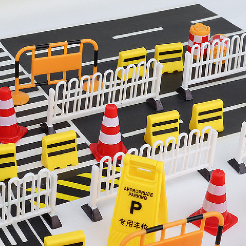 Kids Home Education - Mini Traffic Road Signs & Roadblock